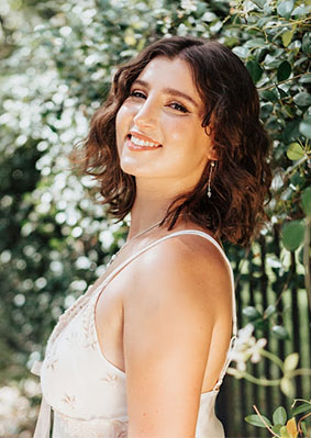 Abbe Brenner: Copywriter and Social Media Manager